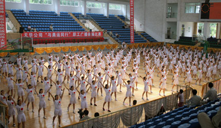 龙8中国官网唯一入口公司“与奥运同行”职工广播体操比赛