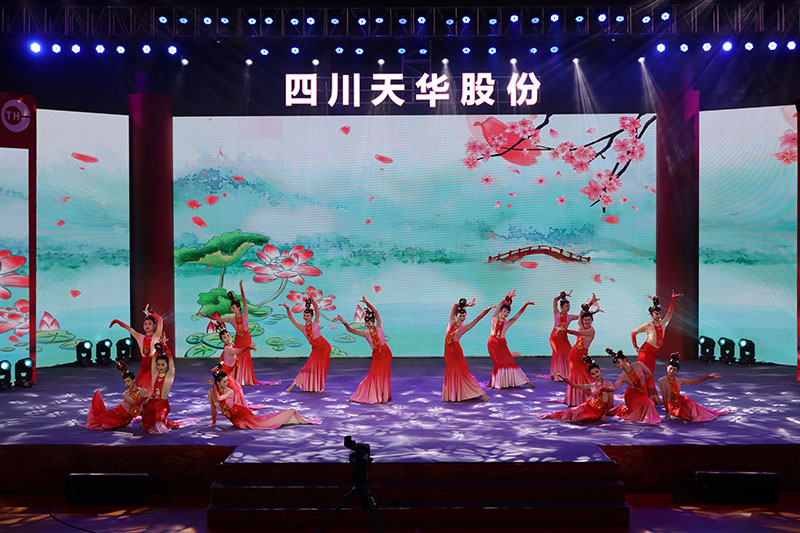 08 舞蹈：宏图锦鲤.jpg