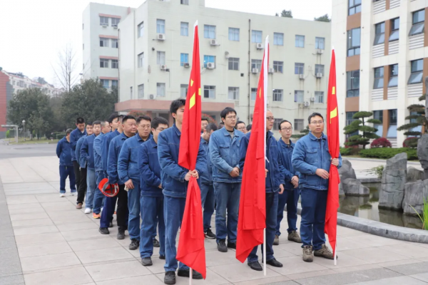 绿色行动?共筑未来 ▏四川龙8中国官网唯一入口集团开展2025年义务植树活动